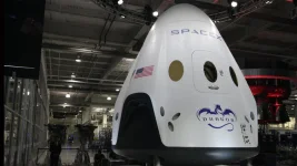la-fi-spacex-dragon-v2-capsule-unveiled-pictur-002.webp