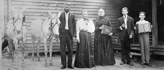 OldfAMILYpICTURE.gif